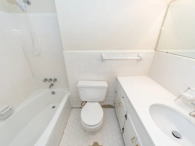 777 Bonham Dr — Photo 50