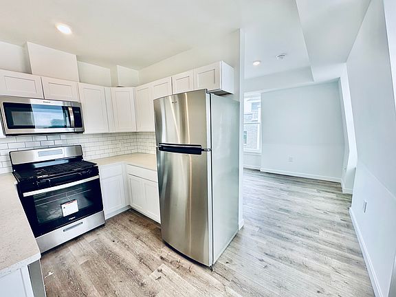 4th image of 242 E Girard Ave #7