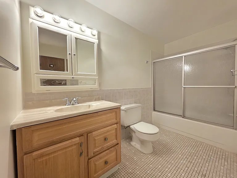 750 Quaker Ln #311 — Photo 9