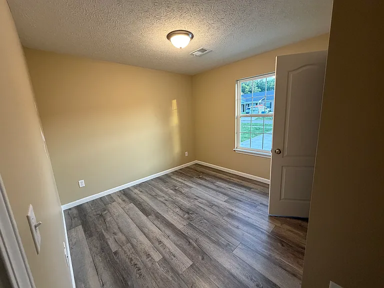 114 Diane Ct — Photo 13