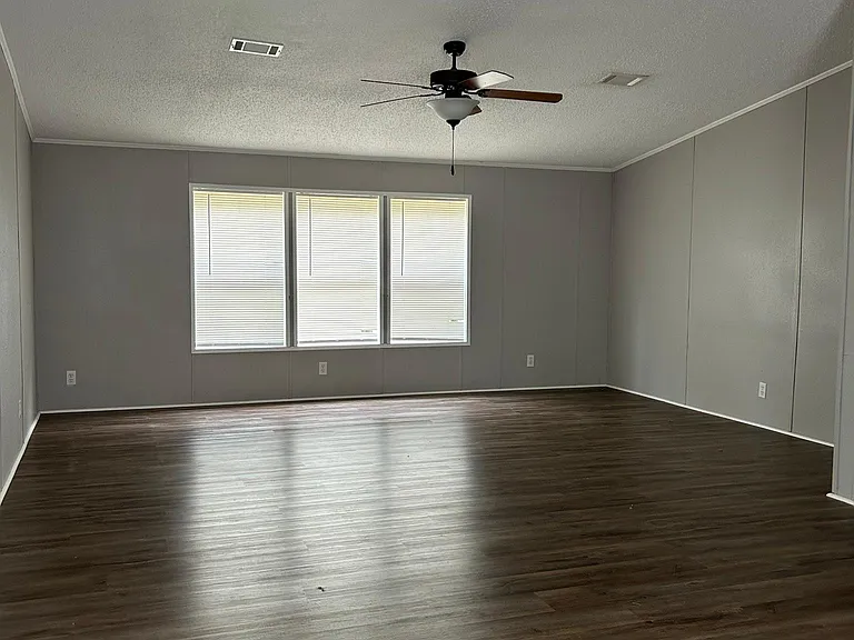 118 SW Merrimack Pl — Photo 7