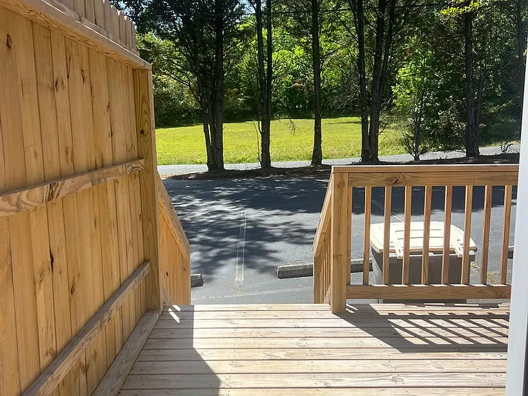 422 Snow St — Photo 14