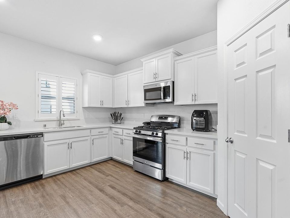 1st image of 1660 Silvershire Dr