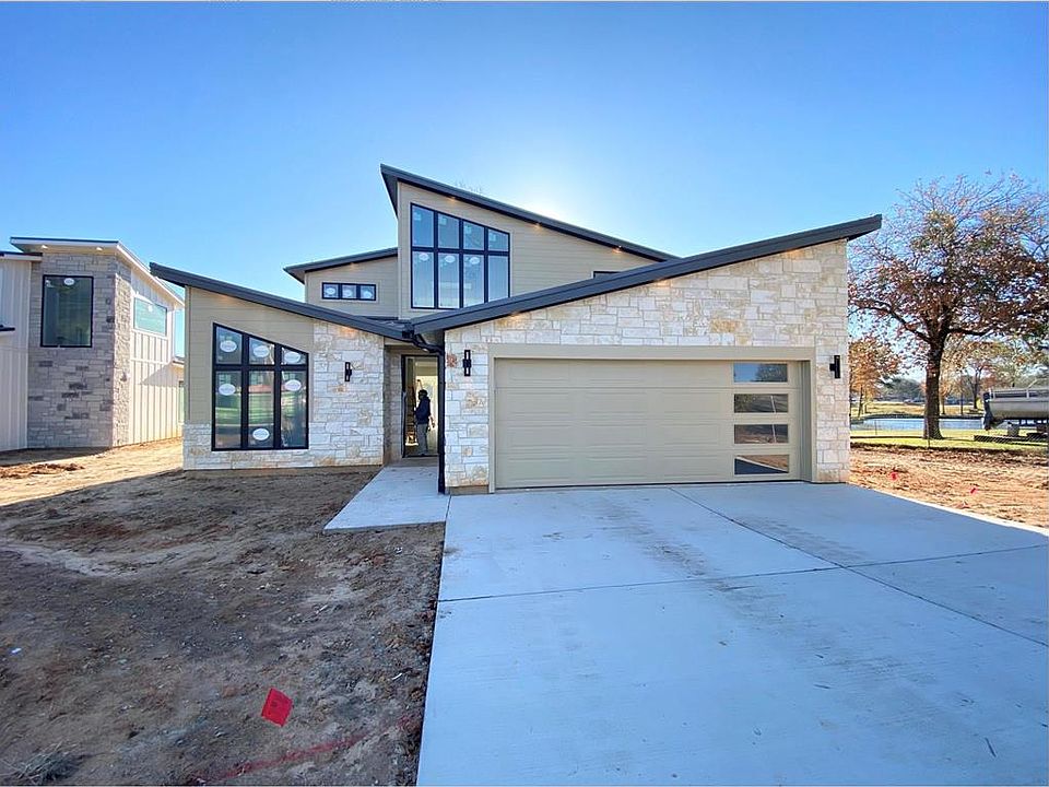 1st image of 129 Cedar Bend Dr