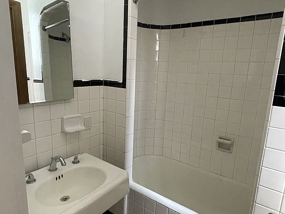 3rd image of 3915 Prytania St #11476106