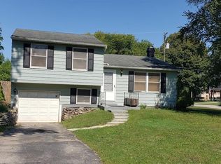 121 Promenade Dr, Swanton, OH 43558