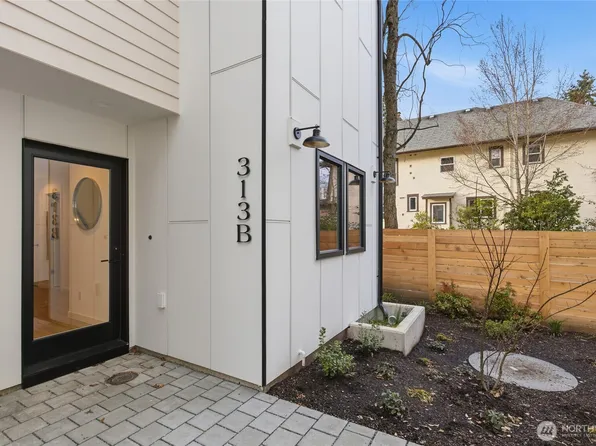 313 17th Avenue E #B, Seattle, WA 98112