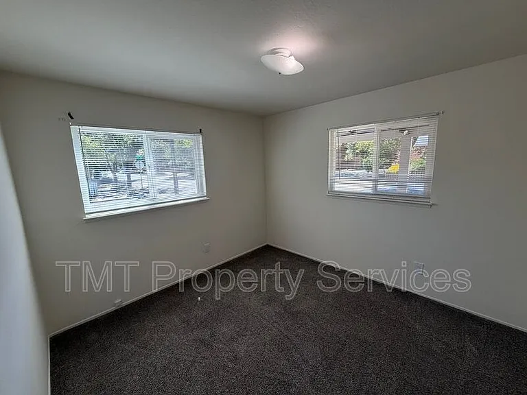 2431 33rd St — Photo 22