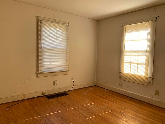 4th image of 3007 Valley View Dr
