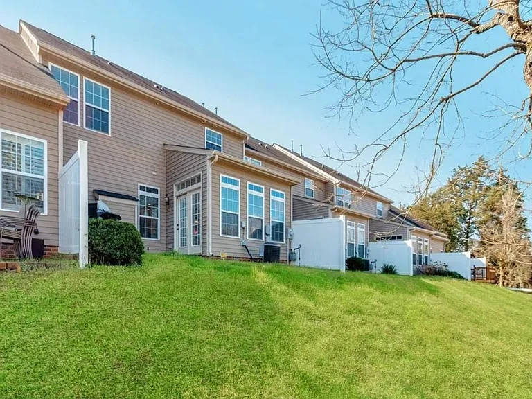 4015 Fenworth Ct — Photo 31