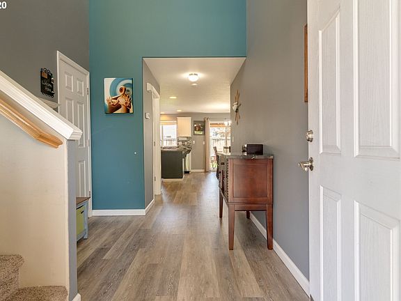 2nd image of 215 E 16th Pl