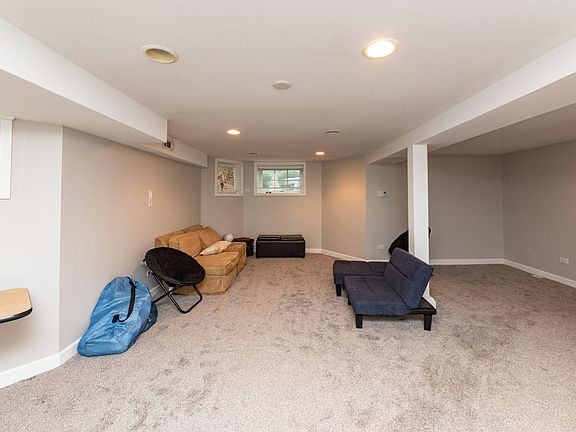 5th image of 1242 W Newport Ave