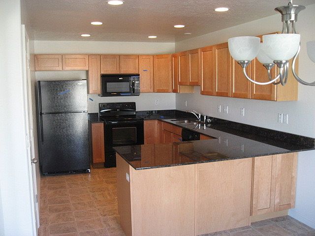 2nd image of 537 W Goldenrod Way