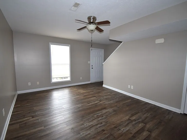Peabody Dr - 362 (x4) — Photo 5