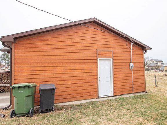 4th image of 406 S Dixieland Rd