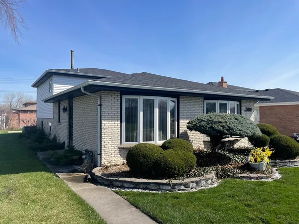 5860 W 76th St, Burbank, IL 60459