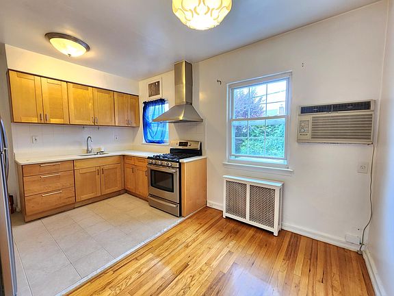 2nd image of 7351 Utopia Pkwy