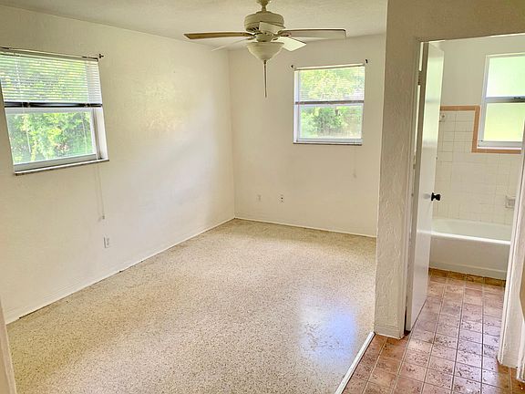 4th image of 828 Lakewood Dr #A