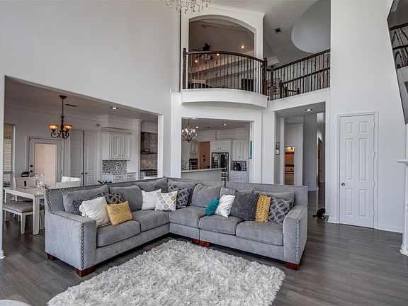 3rd image of 8 Cypress Point Ct