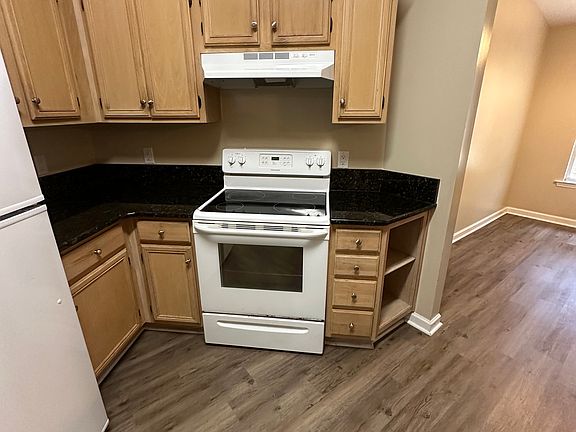 5th image of 104 Saint Helena Ct