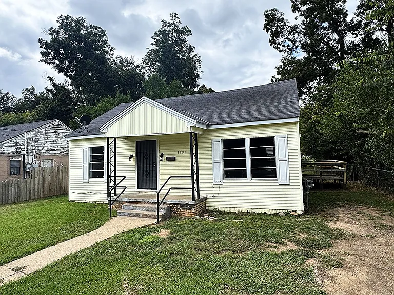 1231 Waller Ave — Photo 15