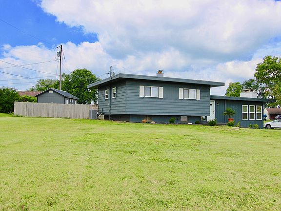 3rd image of 121 Martin Dr