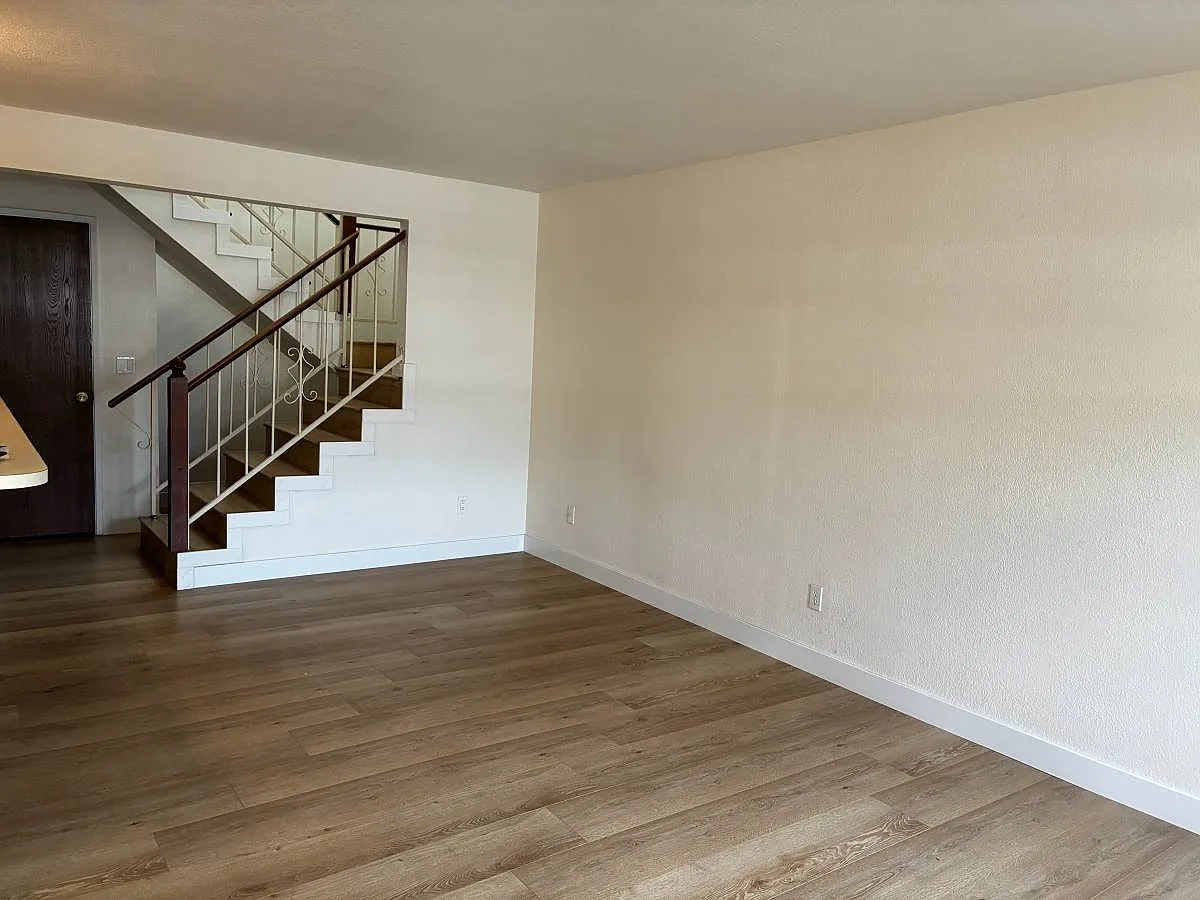 2 bed, 1.5 bath, 1120 sqft, $2,100 — Photo 2