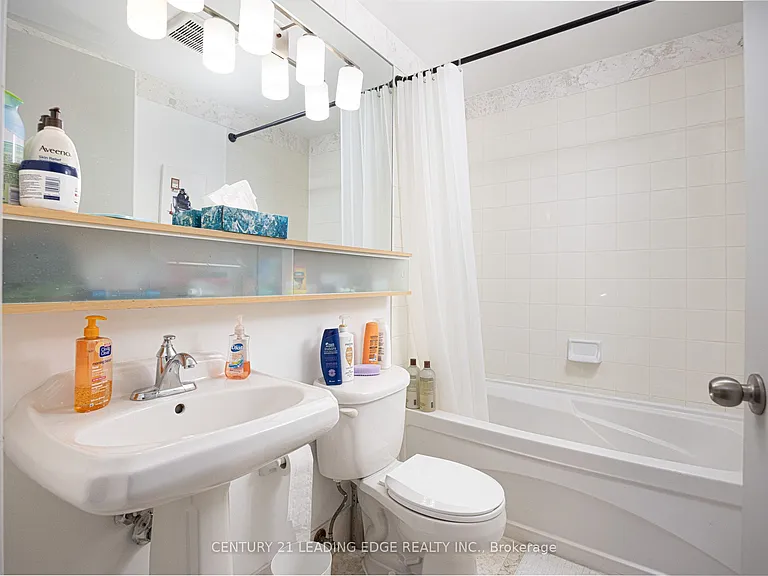 85 Bloor St E #1413 — Photo 19