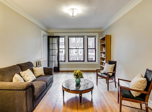 3rd image of 5462 S Woodlawn Ave APT 1E