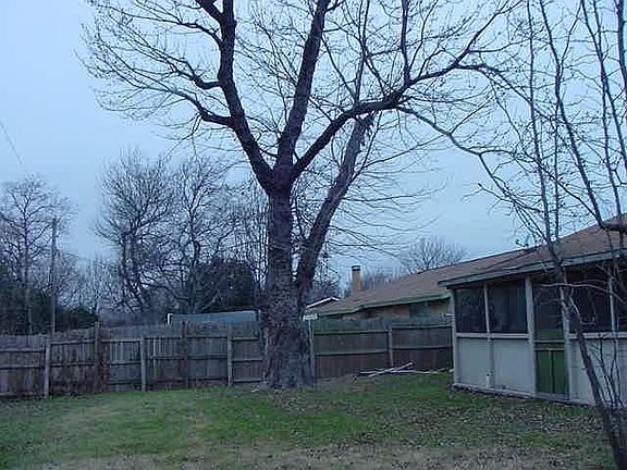 3rd image of 713 Thornwood Trl