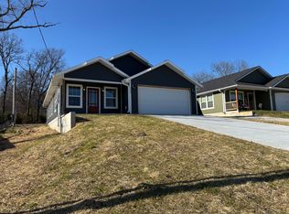 3149 Maple St, Hollister, MO 65672