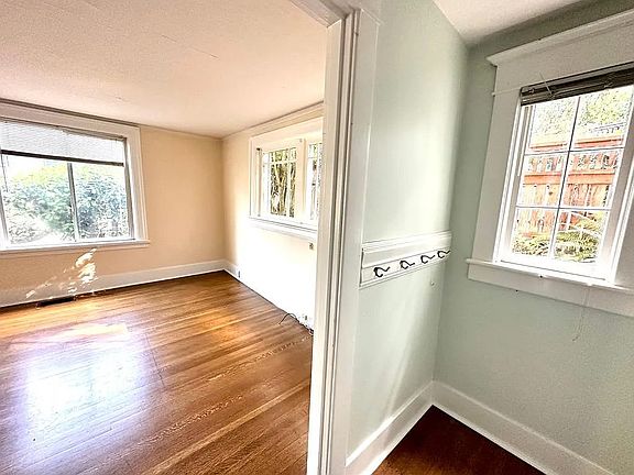 4th image of 2364 Boyer Ave E