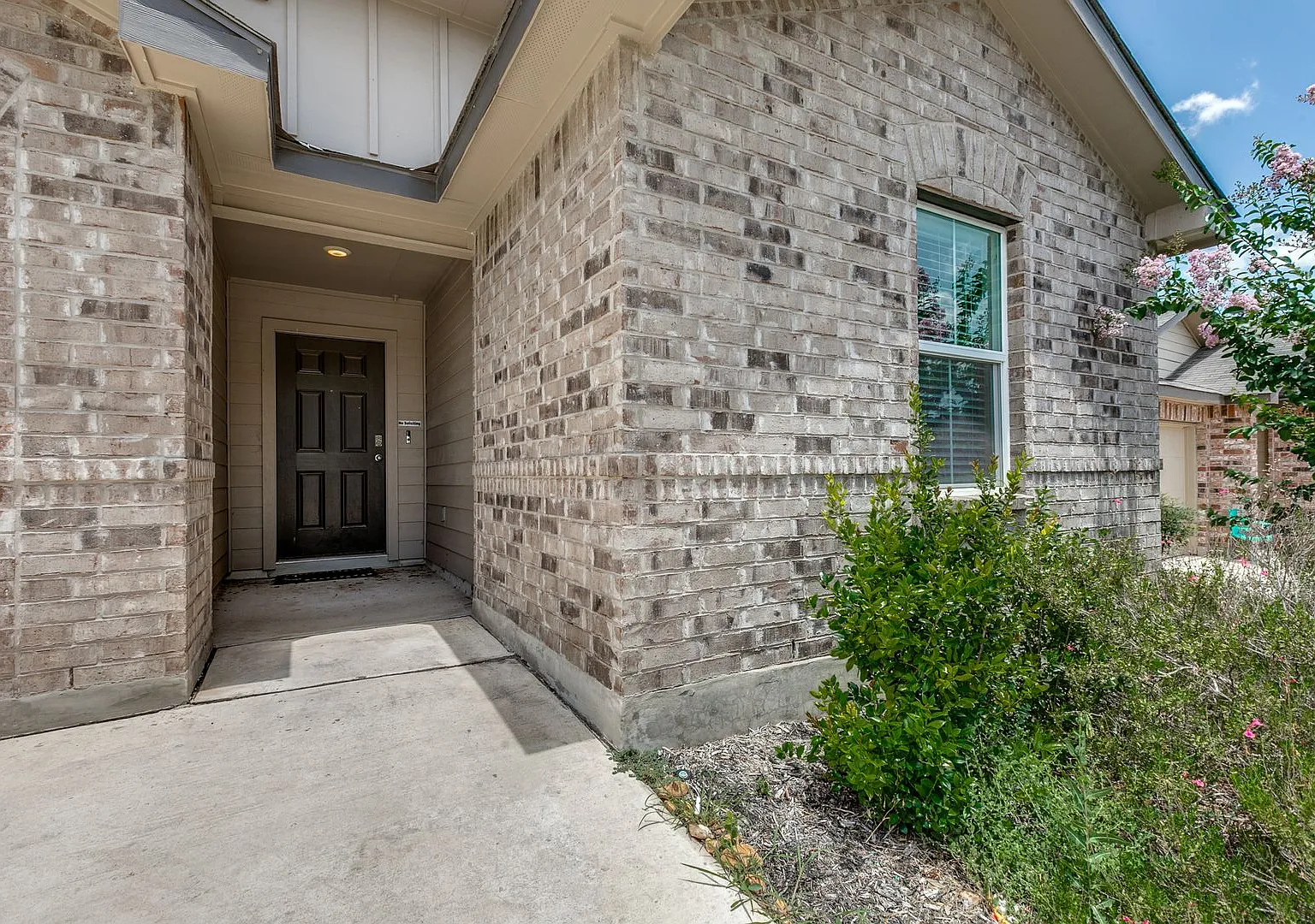 Beautiful 3-Bedroom D.R. Horton Home In Redbird Ranch — Photo 3