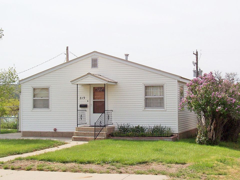 1st image of 819 Big Horn St