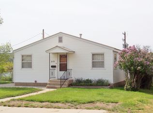 819 Big Horn St, Thermopolis, WY 82443