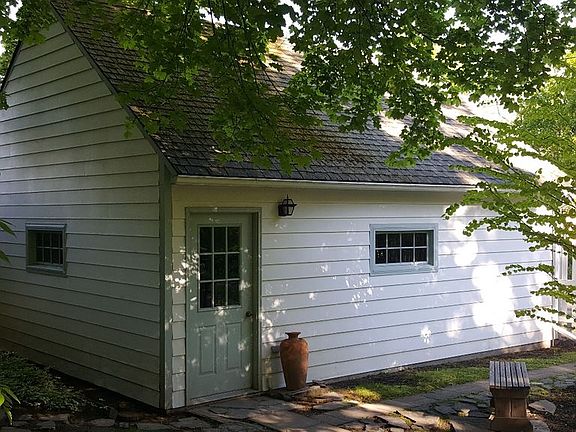 4th image of 840 Beverly Ave