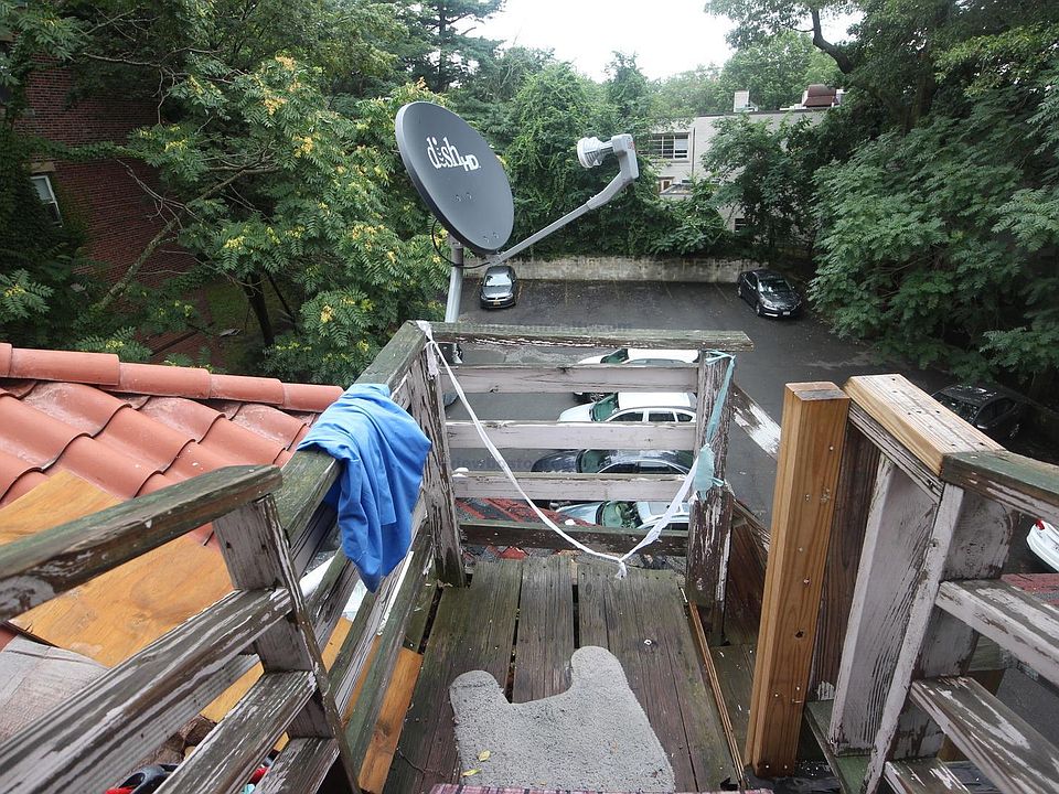 2nd image of 163 Strathmore Rd #U5