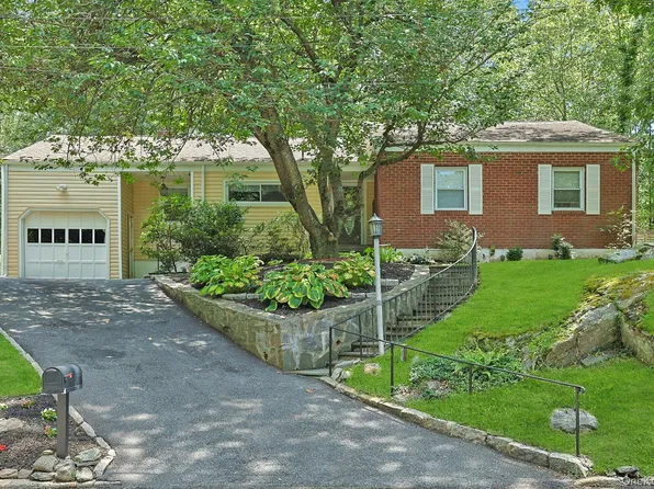 103 Wood Hollow Lane, New Rochelle, NY 10804