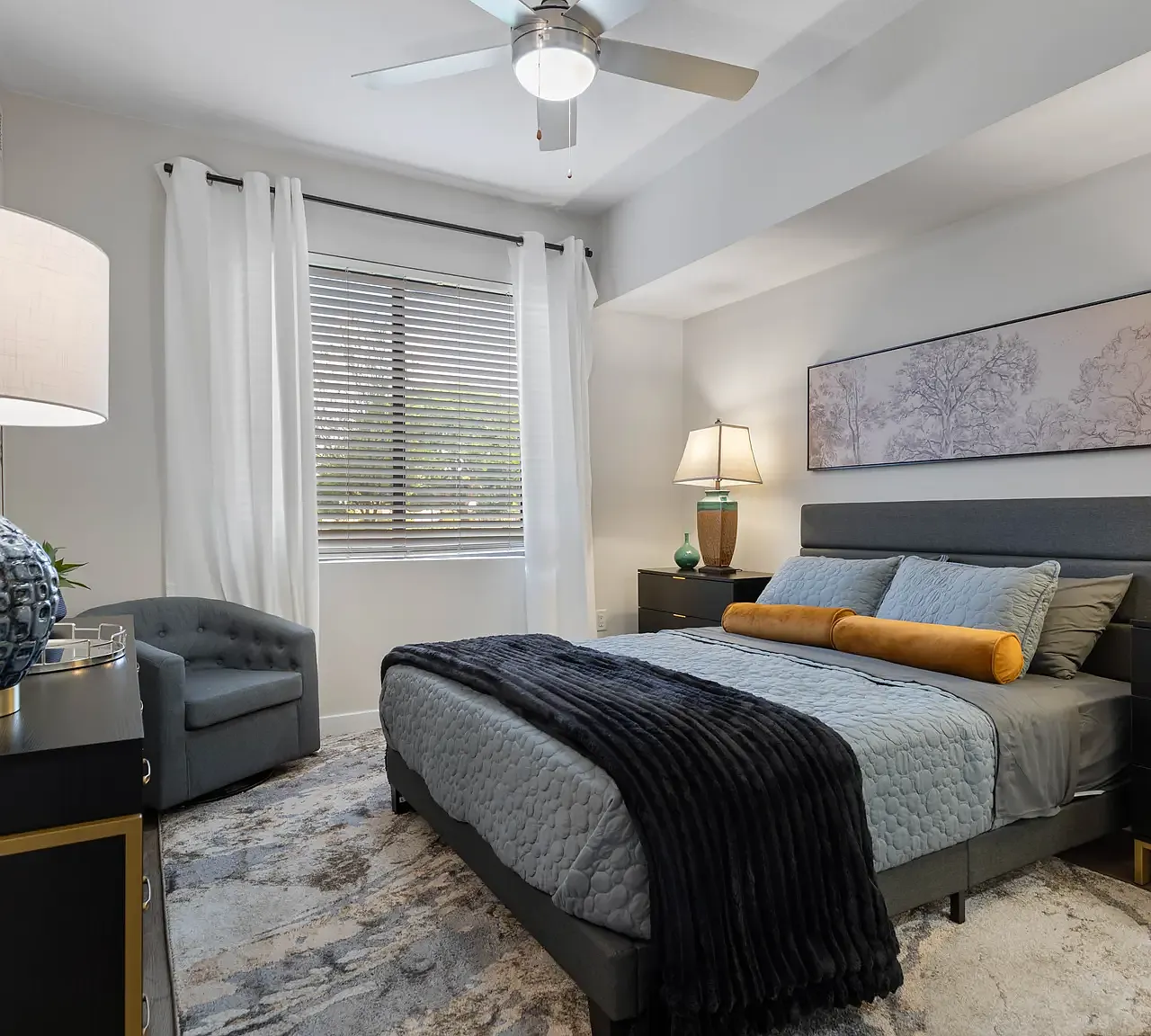 2 bed, 1100 sqft, $2,100 — Photo 3
