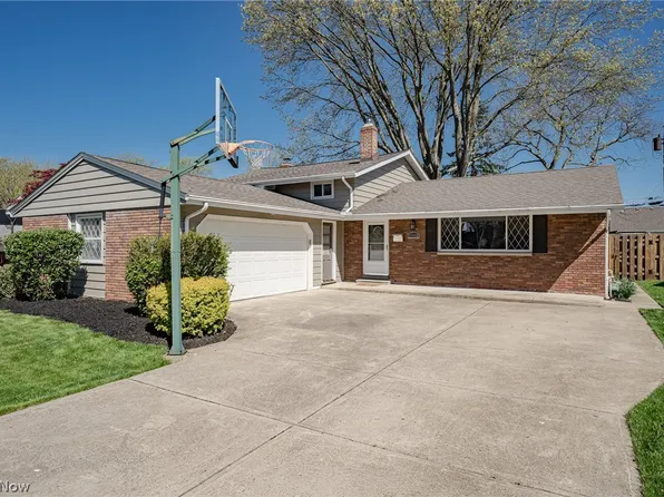 21520 Robinhood Ave, Fairview Park, OH 44126