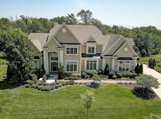 W207N5530 Carters Crossing Cir, Menomonee Falls, WI 53051