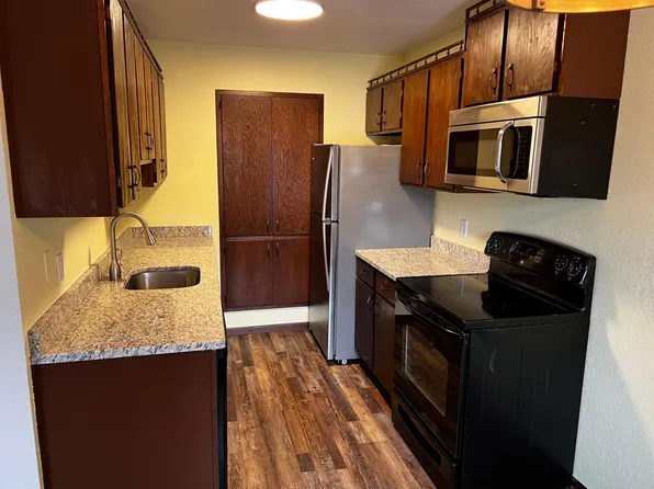 1204 Hillside Dr #4, Jefferson, WI 53549