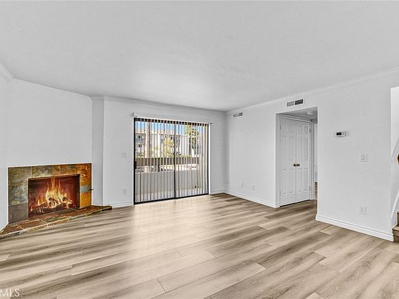 5th image of 19620 Sherman Way Unit 1