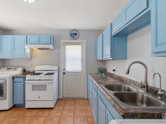 5th image of 44303 Hardwood Ave