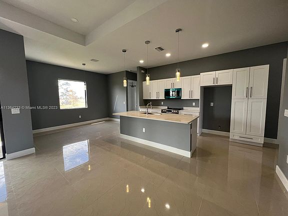 3rd image of 4101 NE 19th Pl
