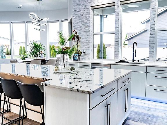 3rd image of 6509 Pearl Ct