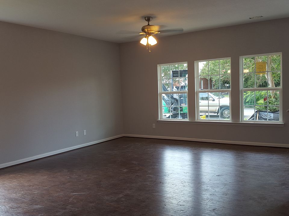 1st image of 2703 Pinewell St