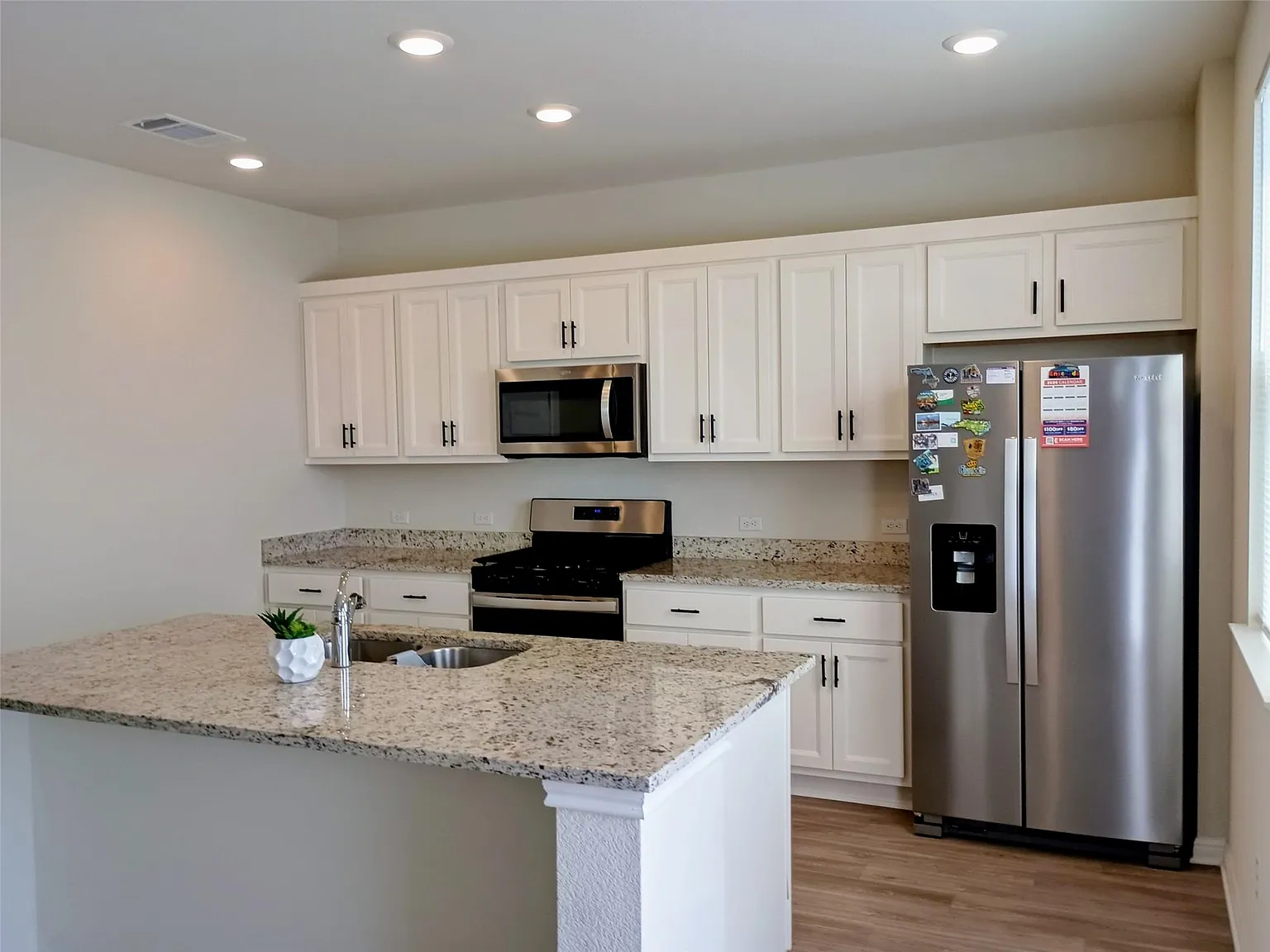 3 bed, 2.5 bath, 1678 sqft, $2,100 — Photo 4