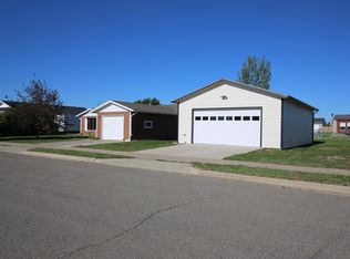 2009 20th Ave W, Williston, ND 58801