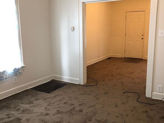 3rd image of 831 Gibbard Ave #1